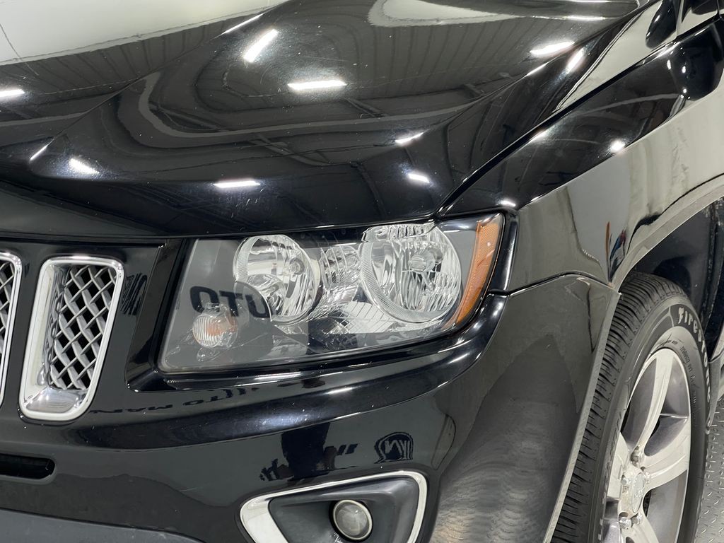 2017 Jeep Compass Image 32