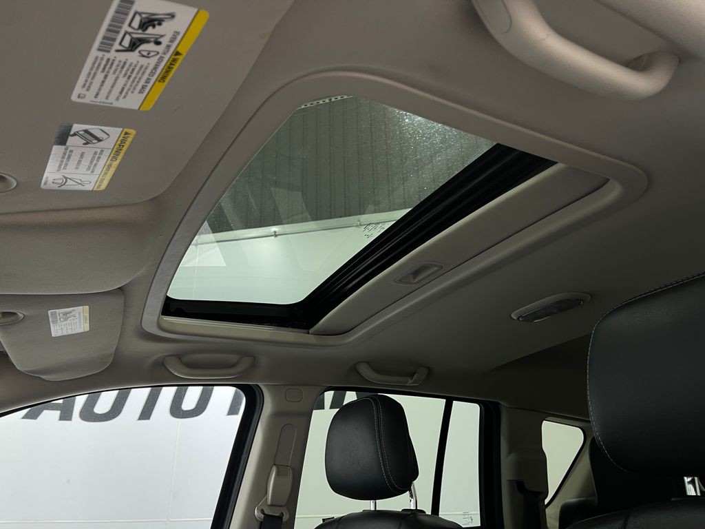 2017 Jeep Compass Image 11