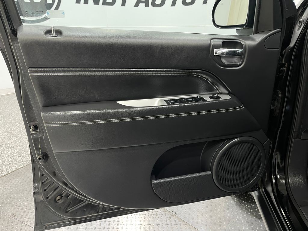 2017 Jeep Compass Image 14