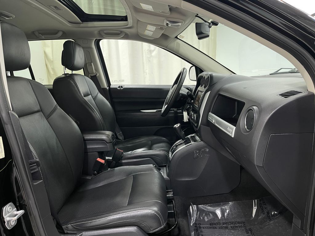 2017 Jeep Compass Image 31