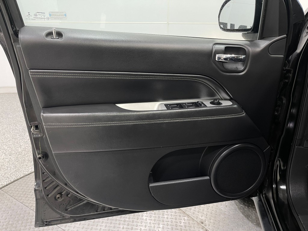 2017 Jeep Compass Image 15