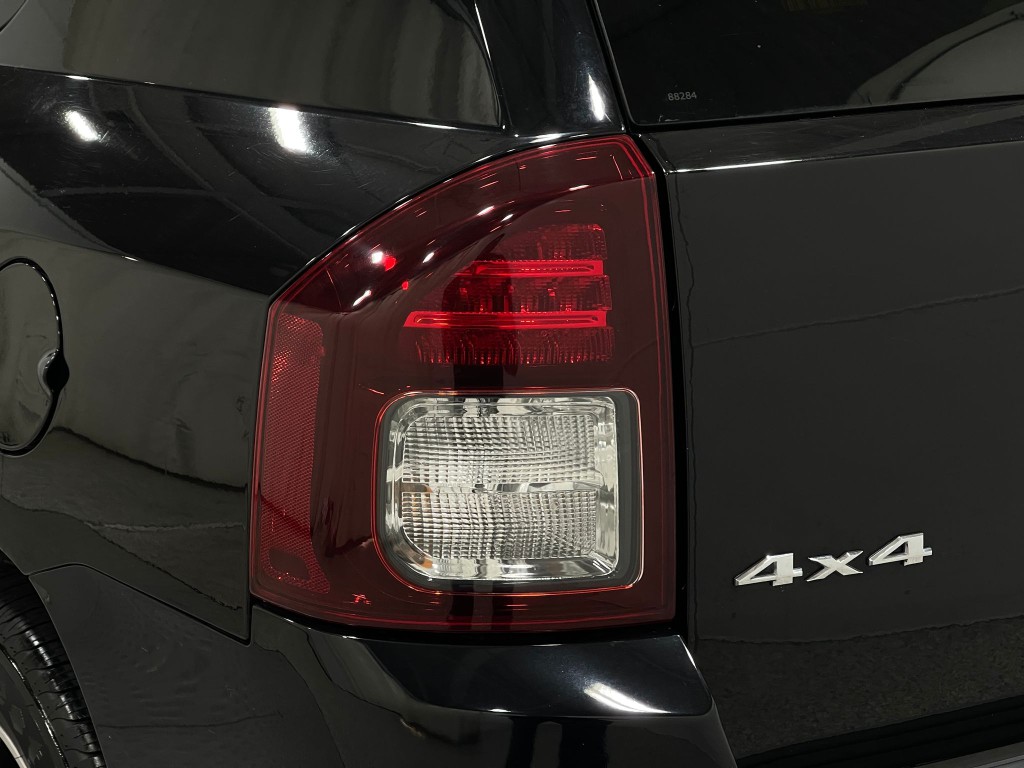 2017 Jeep Compass Image 32