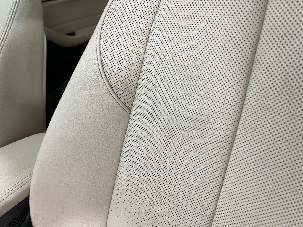 2017 BMW X1 Image 16
