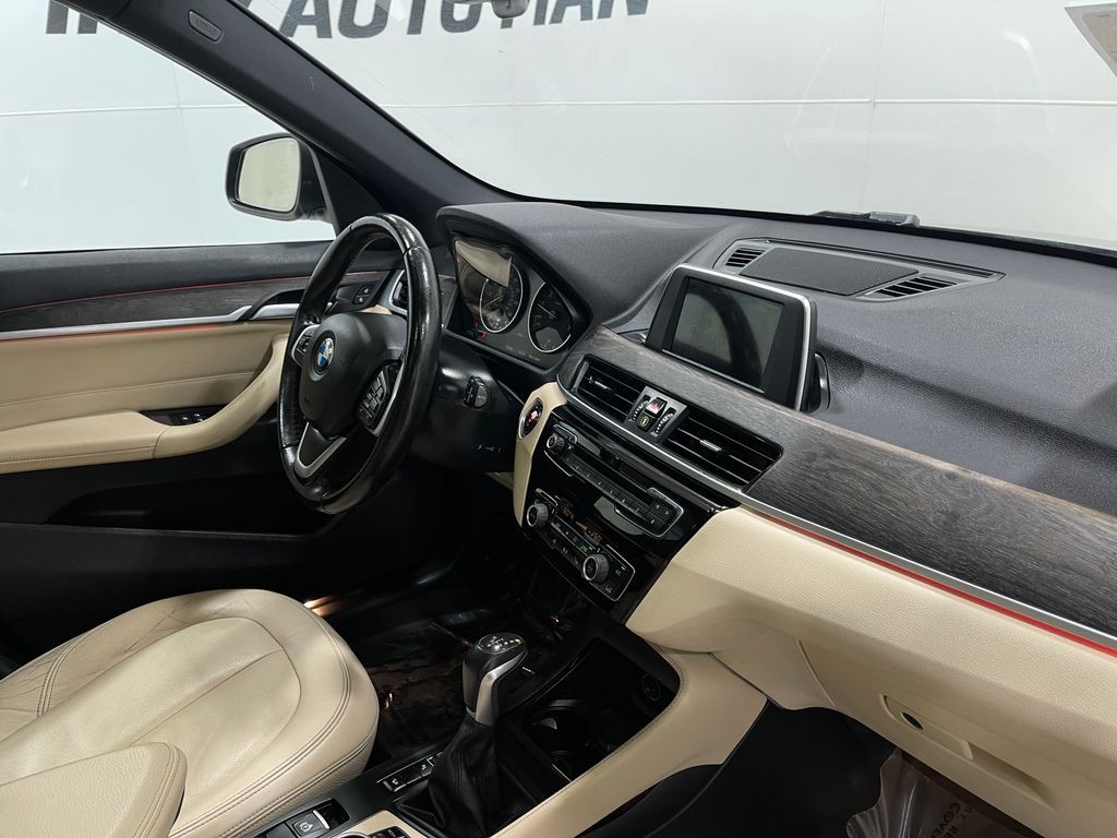 2017 BMW X1 Image 18