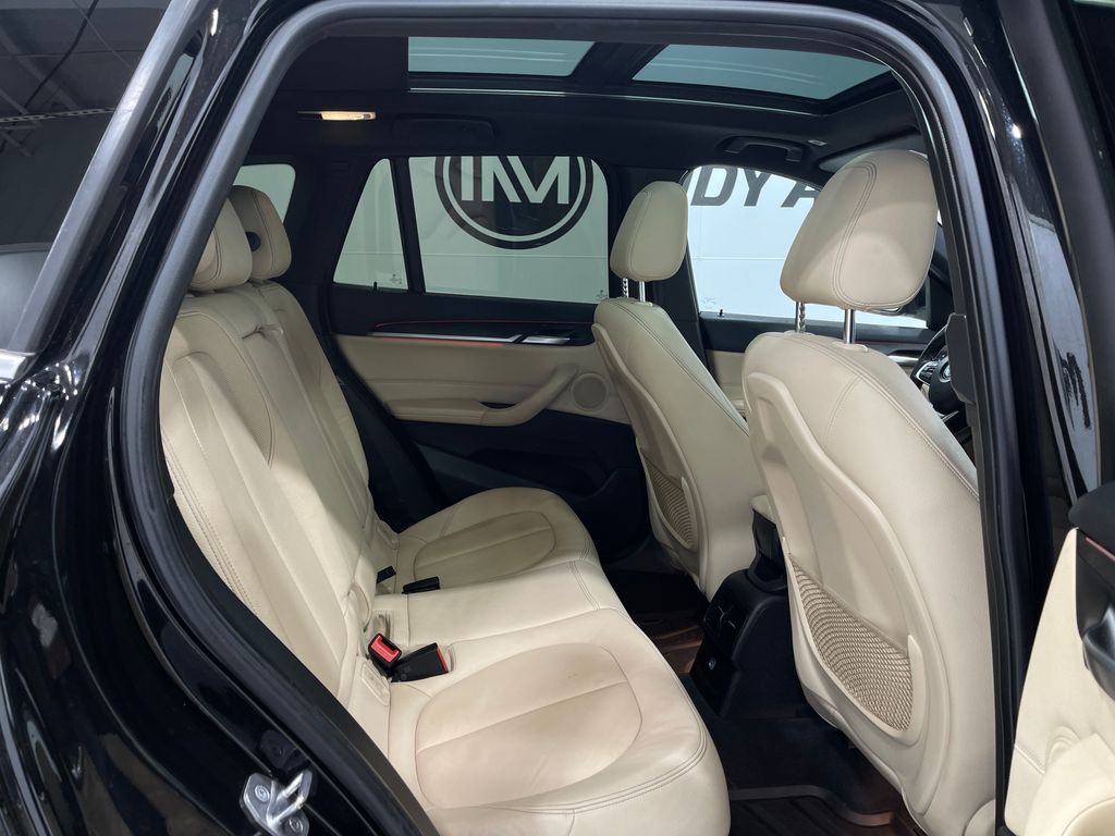 2017 BMW X1 Image 27