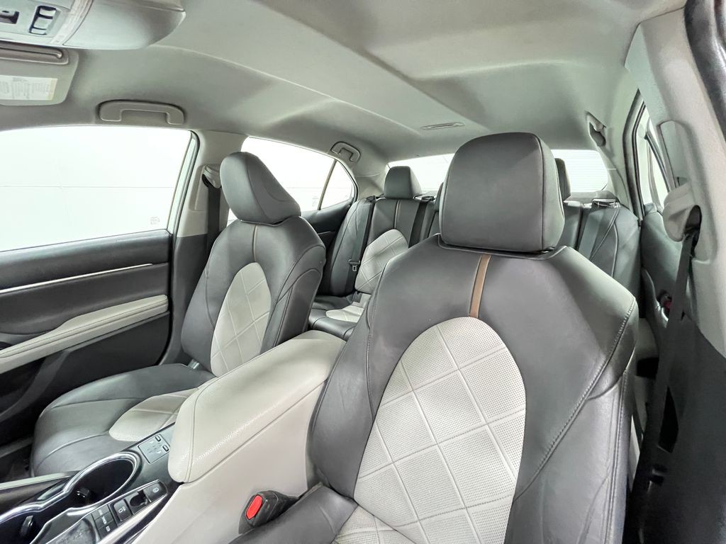 2019 Toyota Camry Image 11