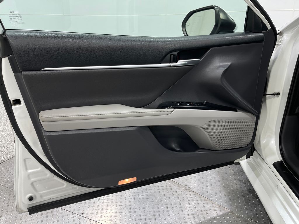 2019 Toyota Camry Image 12