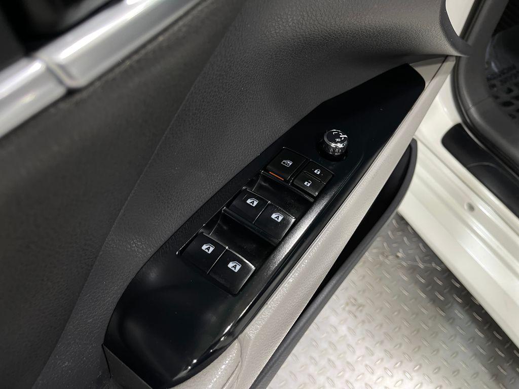 2019 Toyota Camry Image 13