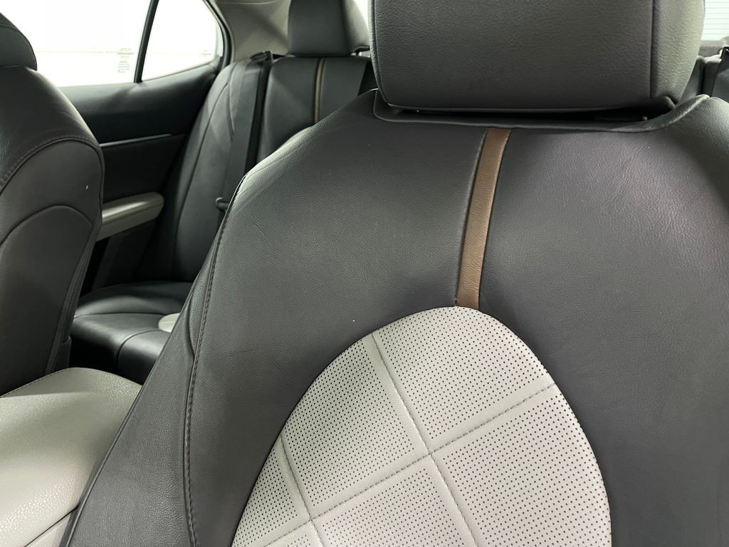 2019 Toyota Camry Image 15