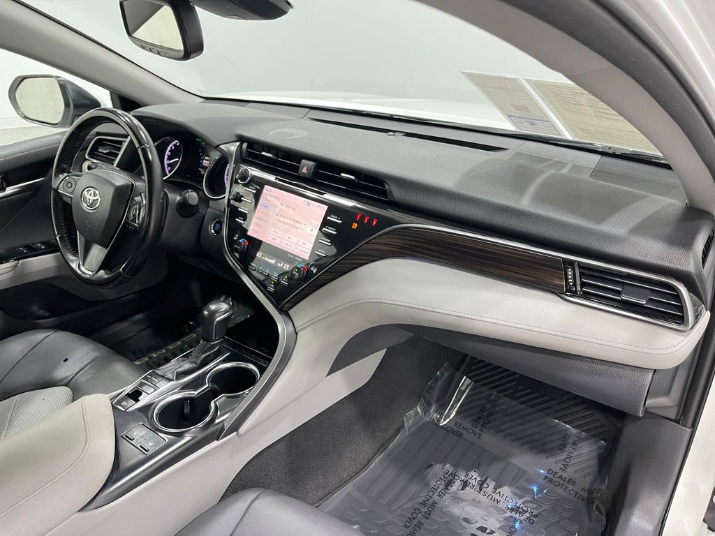2019 Toyota Camry Image 17