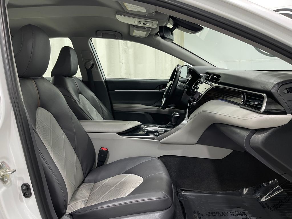 2019 Toyota Camry Image 28