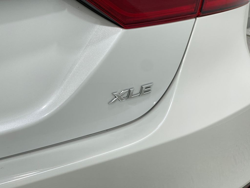 2019 Toyota Camry Image 35