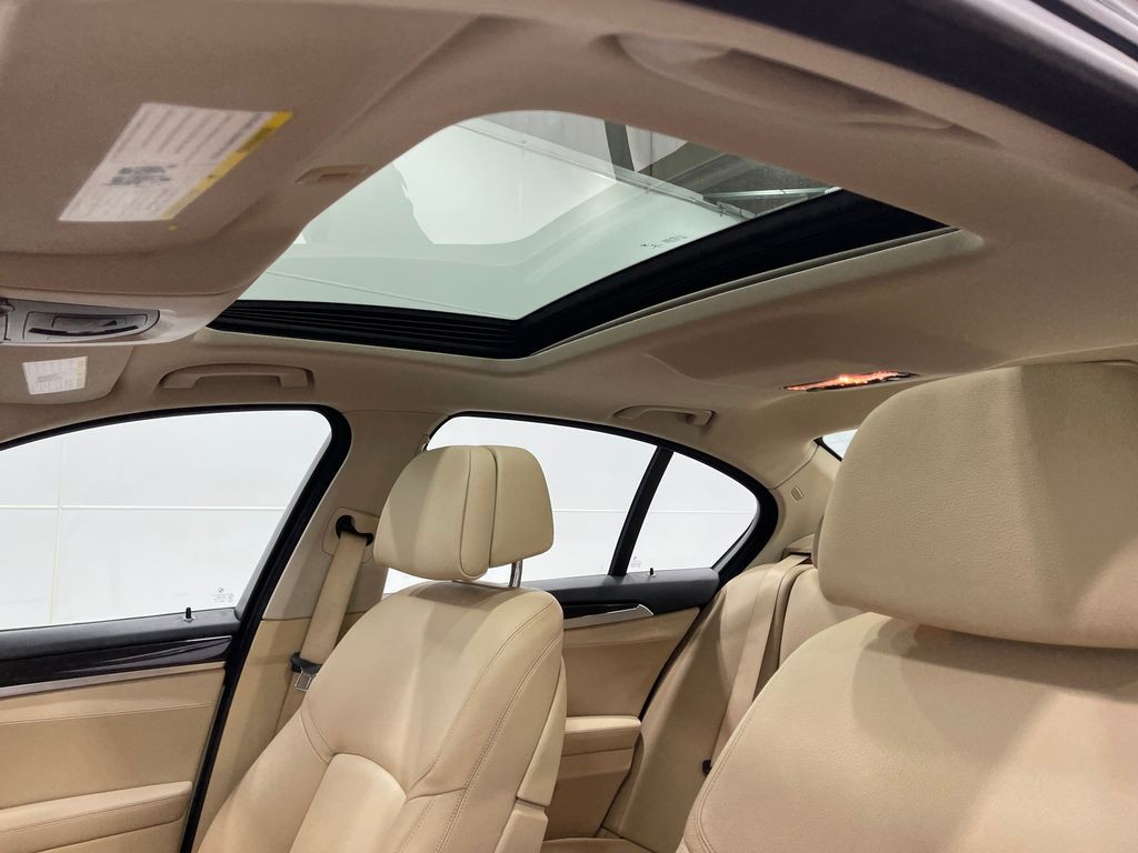 2014 BMW 5 Series Image 12