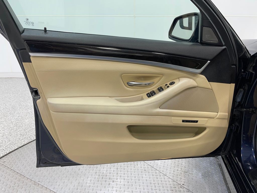 2014 BMW 5 Series Image 16