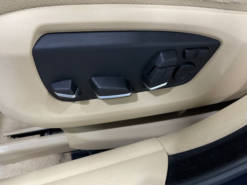 2014 BMW 5 Series Image 17