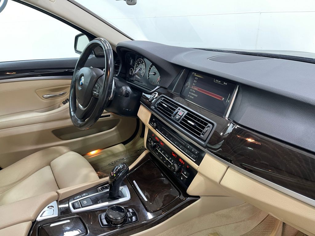 2014 BMW 5 Series Image 20