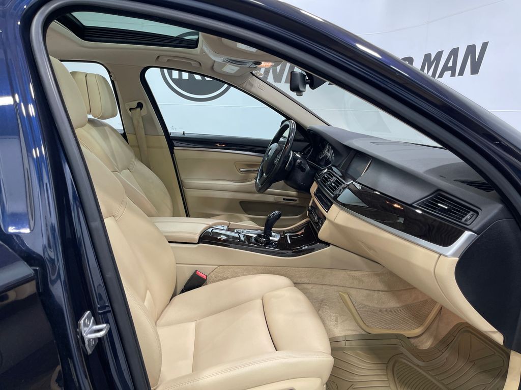 2014 BMW 5 Series Image 32