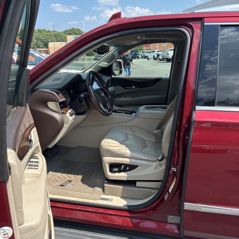 2016 Cadillac Escalade Image 10