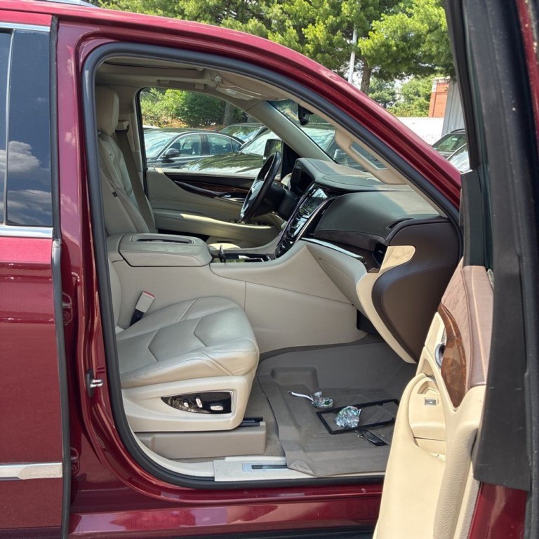 2016 Cadillac Escalade Image 11