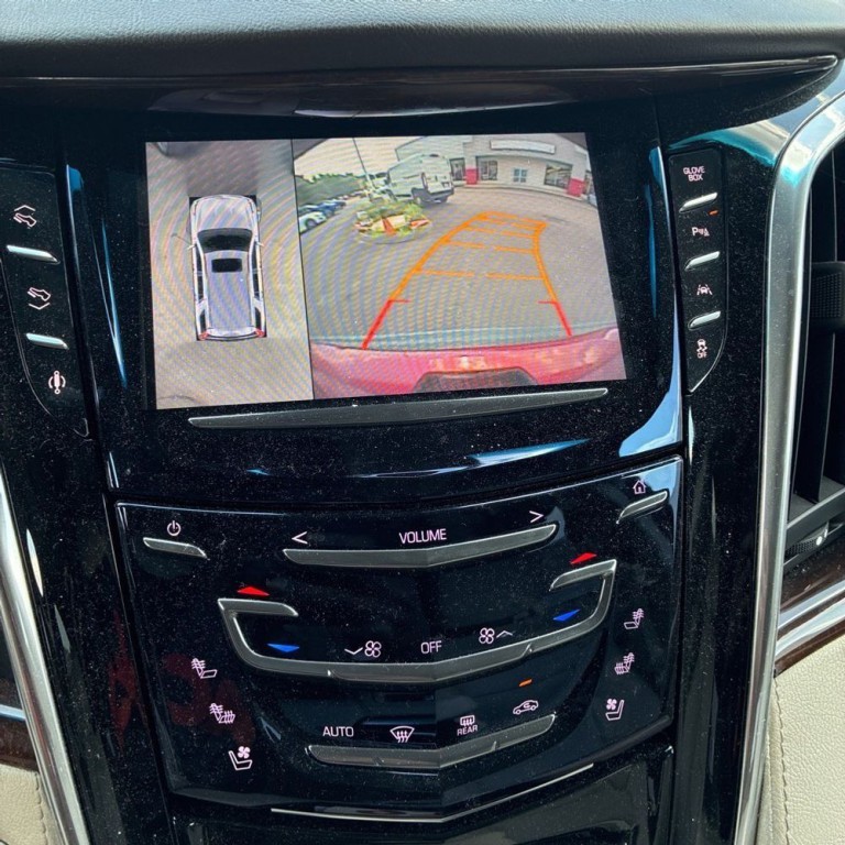 2016 Cadillac Escalade Image 14