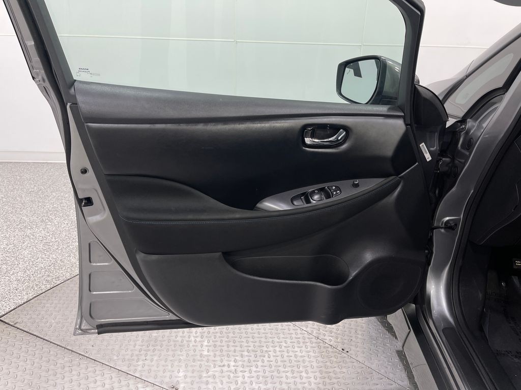 2022 Nissan Leaf Image 14