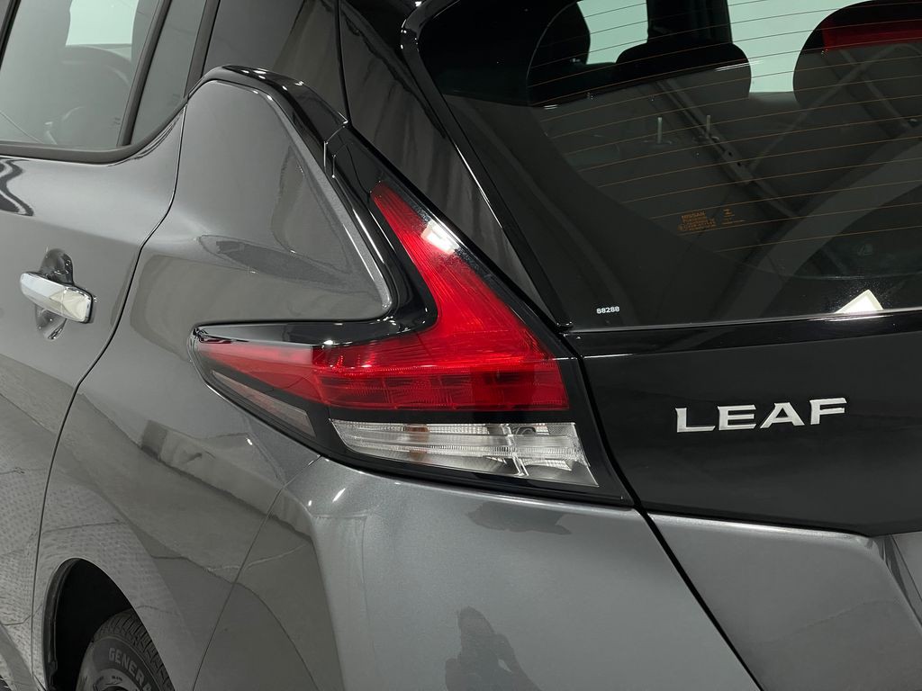 2022 Nissan Leaf Image 32