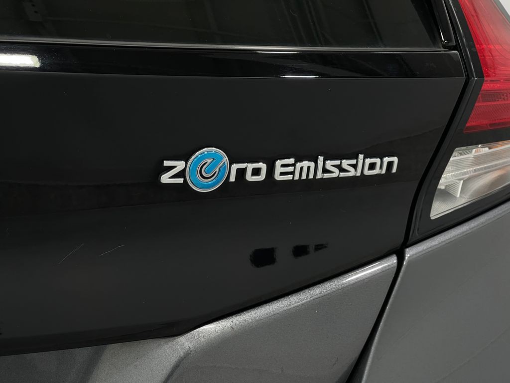 2022 Nissan Leaf Image 38