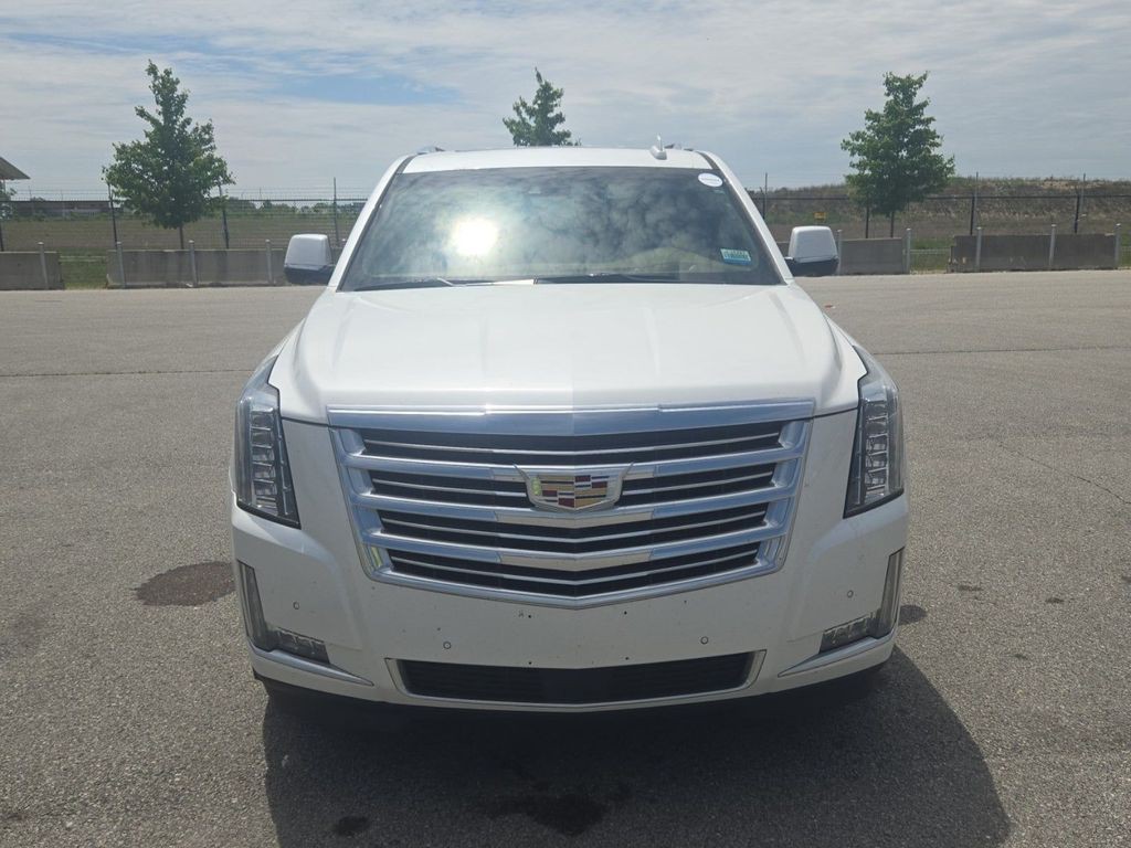 2017 Cadillac Escalade Image 2