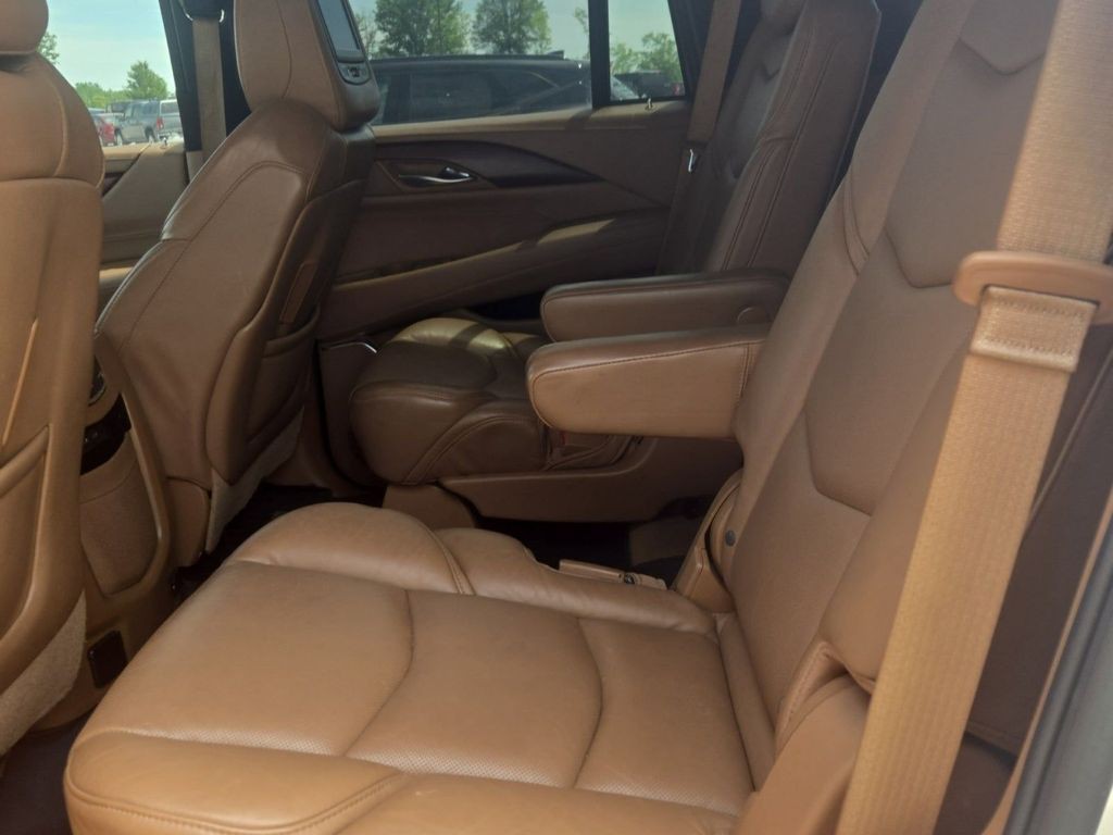 2017 Cadillac Escalade Image 10