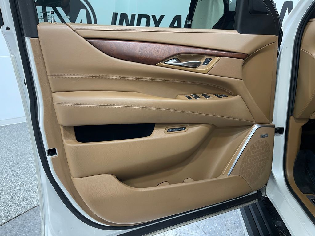 2017 Cadillac Escalade Image 15