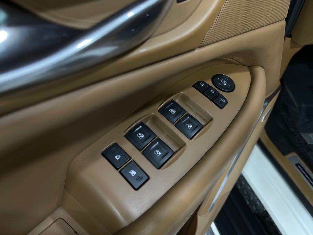 2017 Cadillac Escalade Image 16