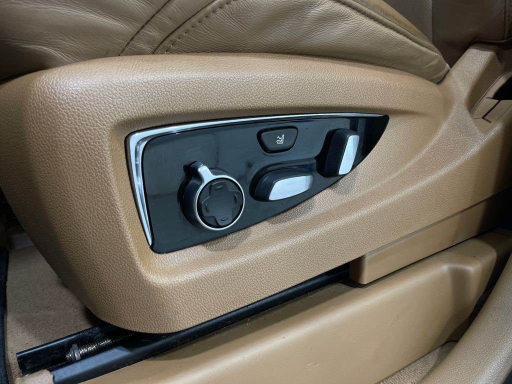 2017 Cadillac Escalade Image 17