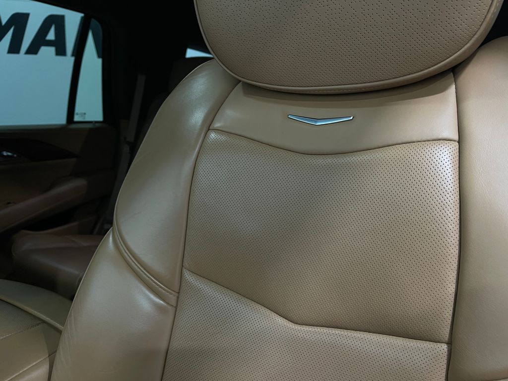 2017 Cadillac Escalade Image 18