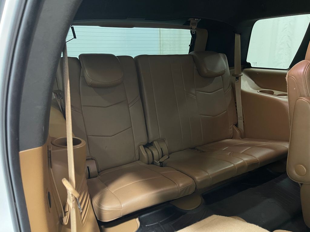2017 Cadillac Escalade Image 32