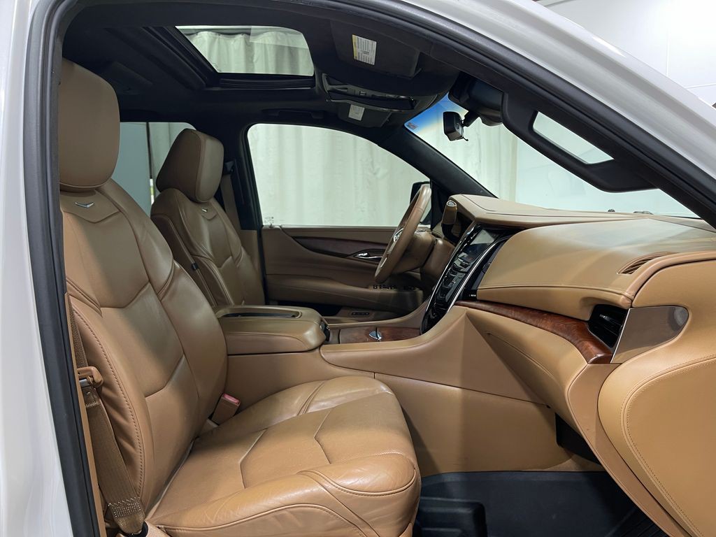 2017 Cadillac Escalade Image 34