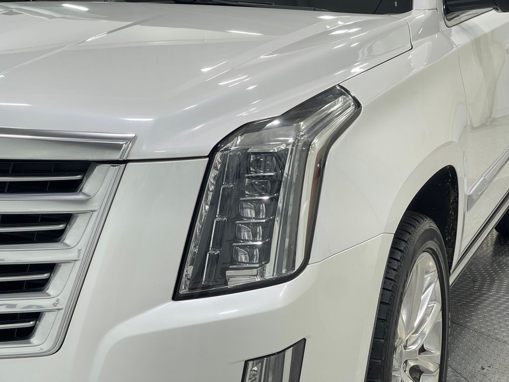 2017 Cadillac Escalade Image 35