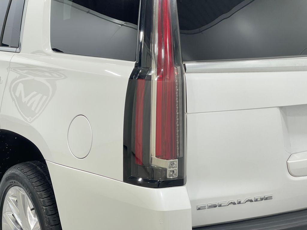 2017 Cadillac Escalade Image 36