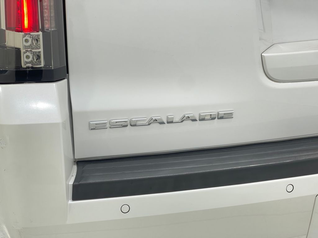 2017 Cadillac Escalade Image 40