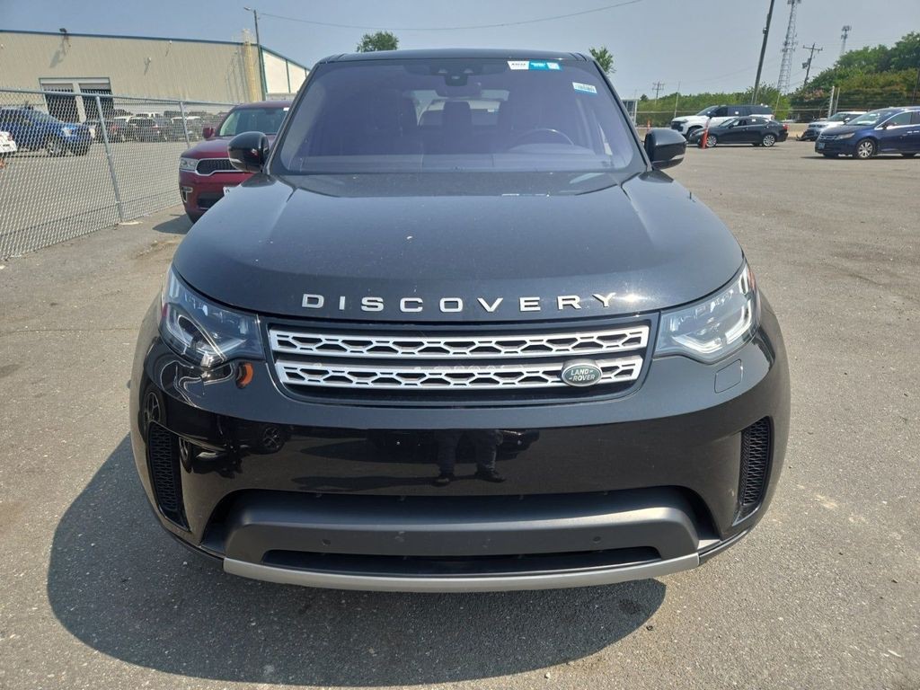 2018 Land Rover Discovery Image 2