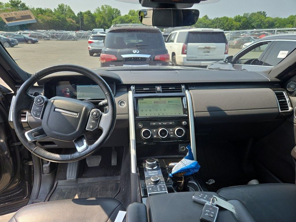 2018 Land Rover Discovery Image 8