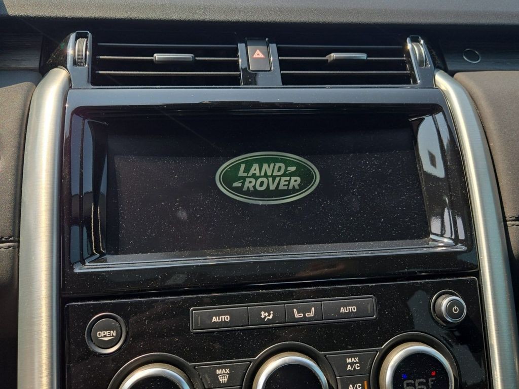 2018 Land Rover Discovery Image 10