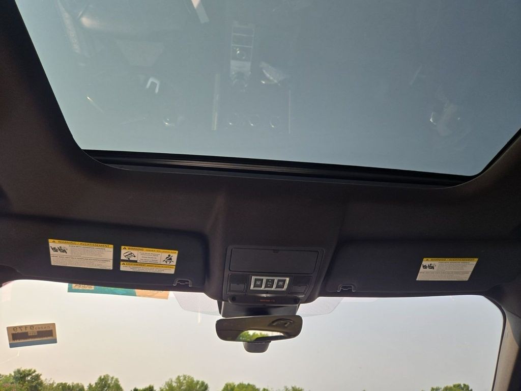 2018 Land Rover Discovery Image 11
