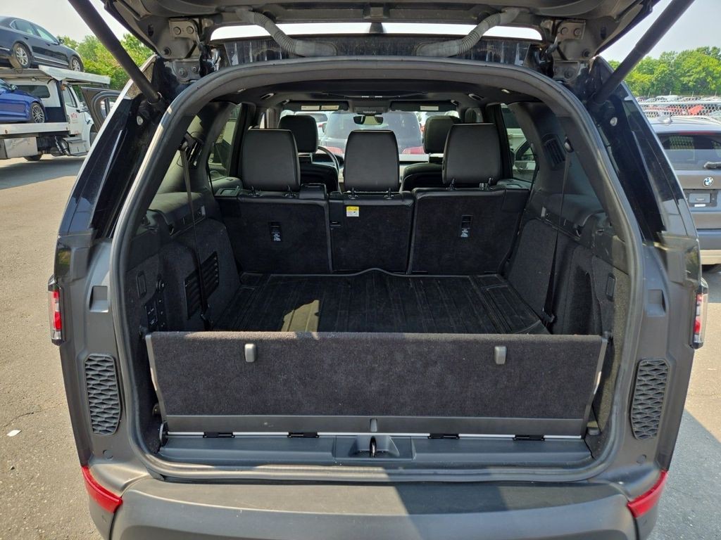 2018 Land Rover Discovery Image 13