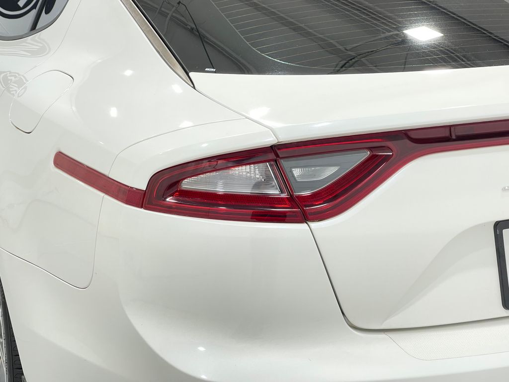 2021 Kia Stinger Image 33