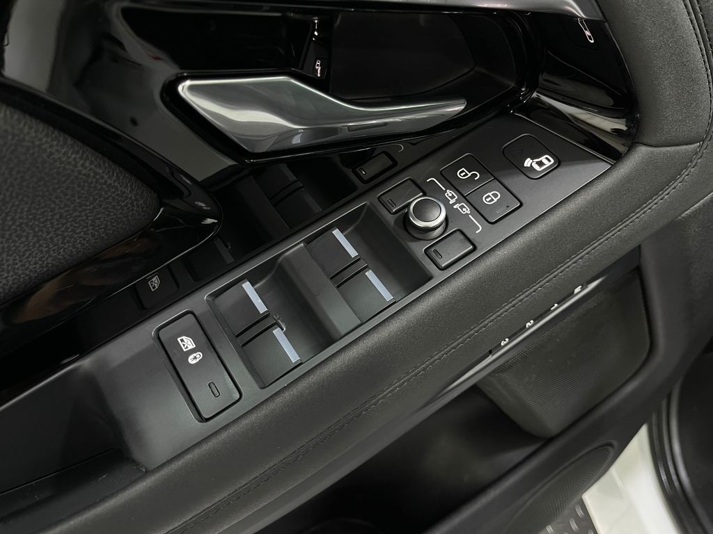 2020 Land Rover Range Rover Evoque Image 17