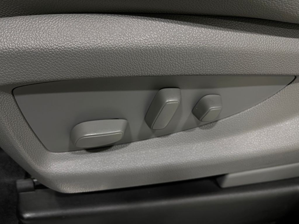 2018 Chevrolet Silverado 1500 Image 16