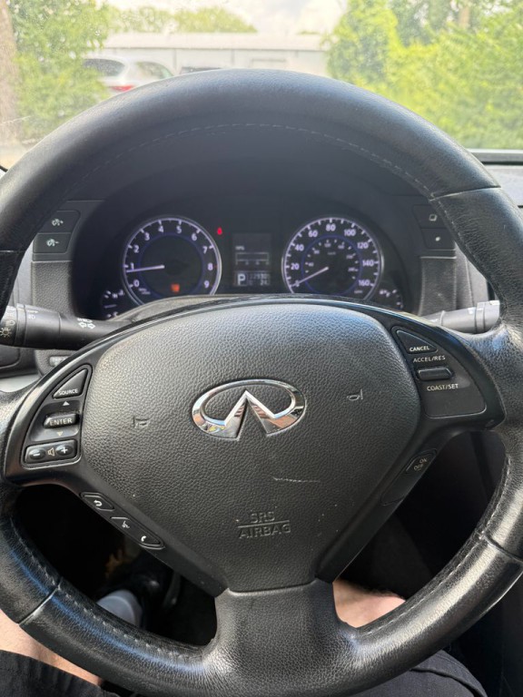 2012 INFINITI G37 Image 7
