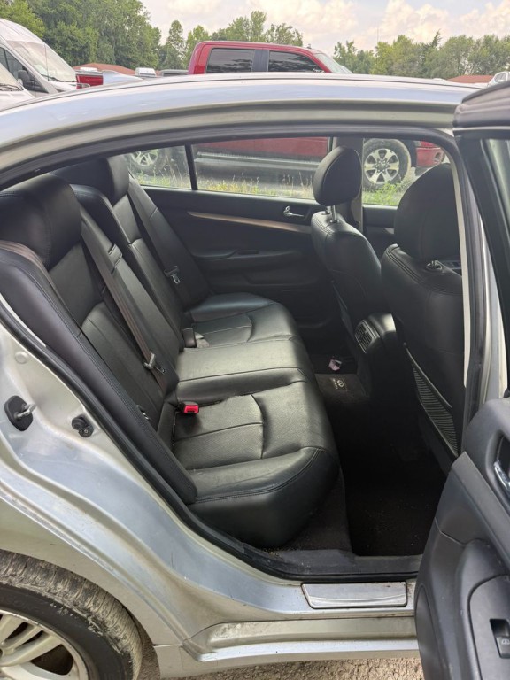 2012 INFINITI G37 Image 8