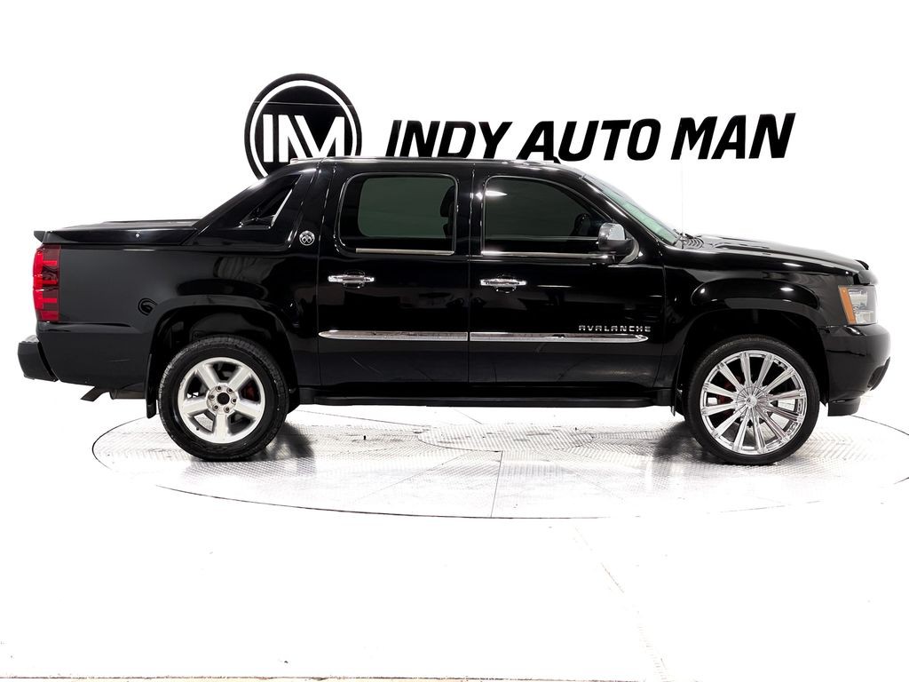 2013 Chevrolet Avalanche Image 3