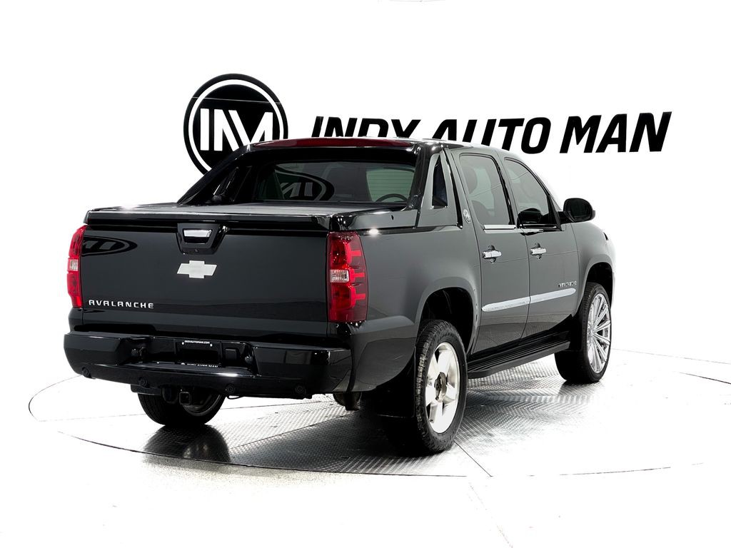 2013 Chevrolet Avalanche Image 4